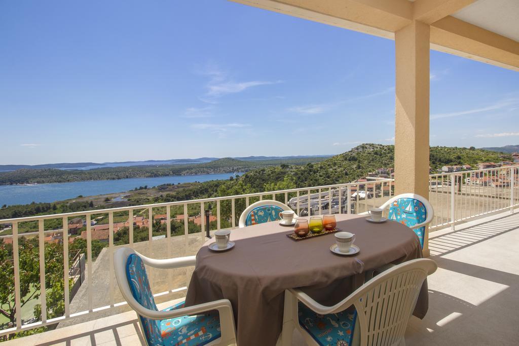 שיבניק Bulat Sea View Apartments מראה חיצוני תמונה